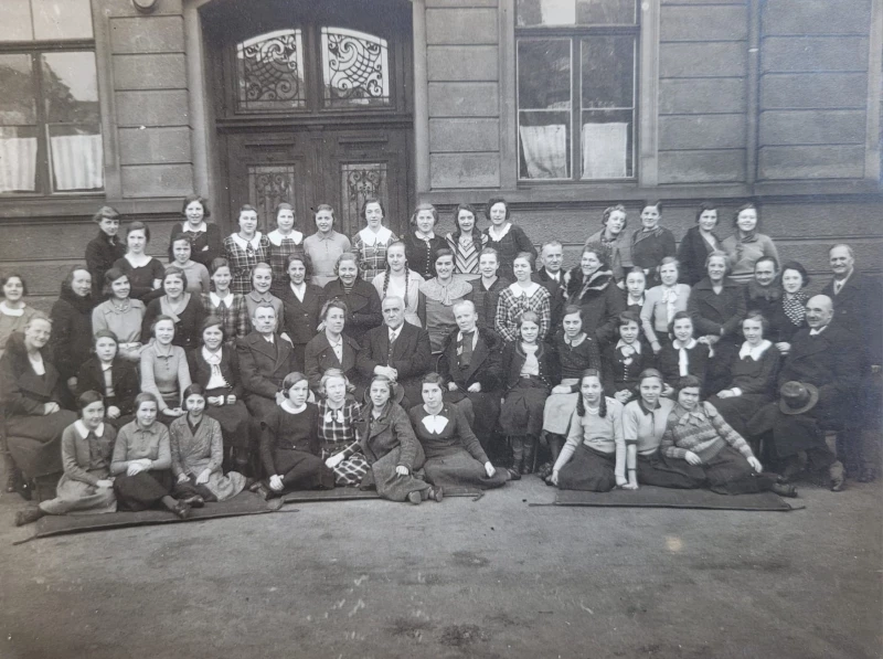 Uhlandschule früher (ca. 1920er)